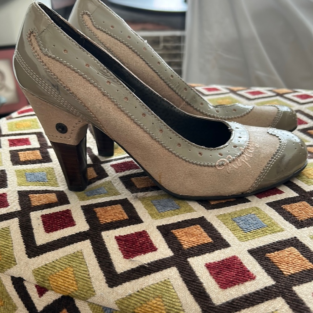 Relay Heels Size 8